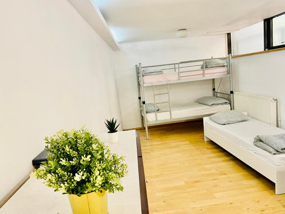 A.G Romana Hostel Бухарест Екстер'єр фото